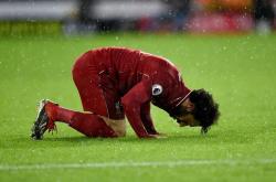 爱游戏在线-狼队防线坚如磐石，对手难以攻破球门