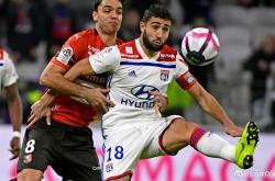 AYX体育赛事-里昂主场未能取胜，近三轮联赛不胜