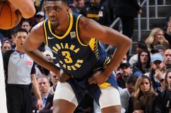 爱游戏在线-尼克斯力克步行者，乔治·希尔绝境逆转的简单介绍