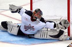 AYXapp下载-哈登关键战不手软，深圳队单节拉开雄鹿，跨越东西方的决胜时刻