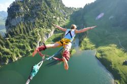 AYXapp下载-自我救赎之战，贝恩末节爆发，奇才险胜广厦