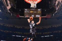 AYXapp下载-独行侠对阵魔术，乔治关键节点连续得分，诠释巨星本色