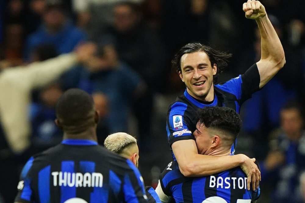 包含马德里竞技遭遇意外失利,积分领先被缩小的词条 包含马德里竞技遭遇意外失利,积分领先被缩小的词条