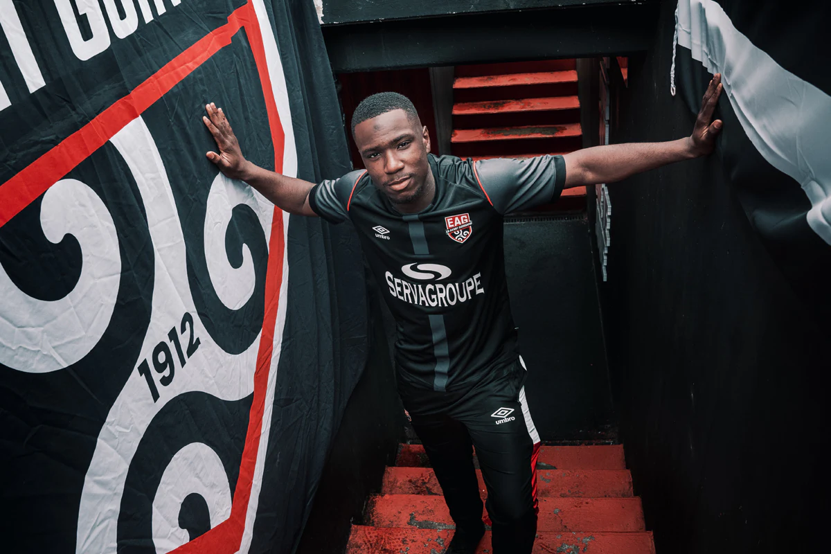 甘冈队客场惨败,排名继续垫底 甘冈队客场惨败,排名继续垫底