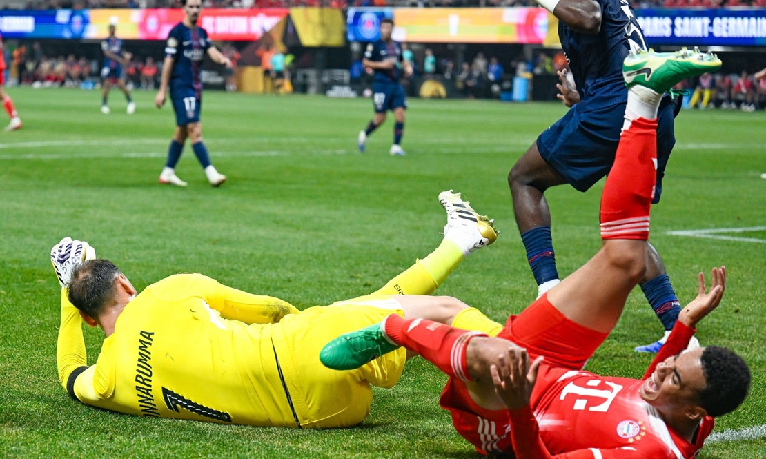 关于紧张氛围笼罩足球场，谁能一触即发胜利的信息