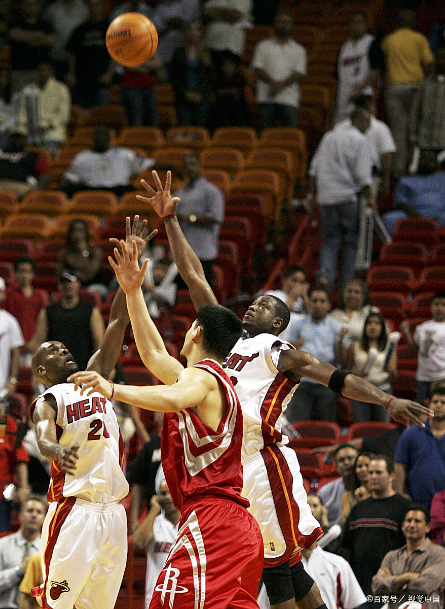 火箭外线得分爆发，掀翻对手赢得比赛的简单介绍