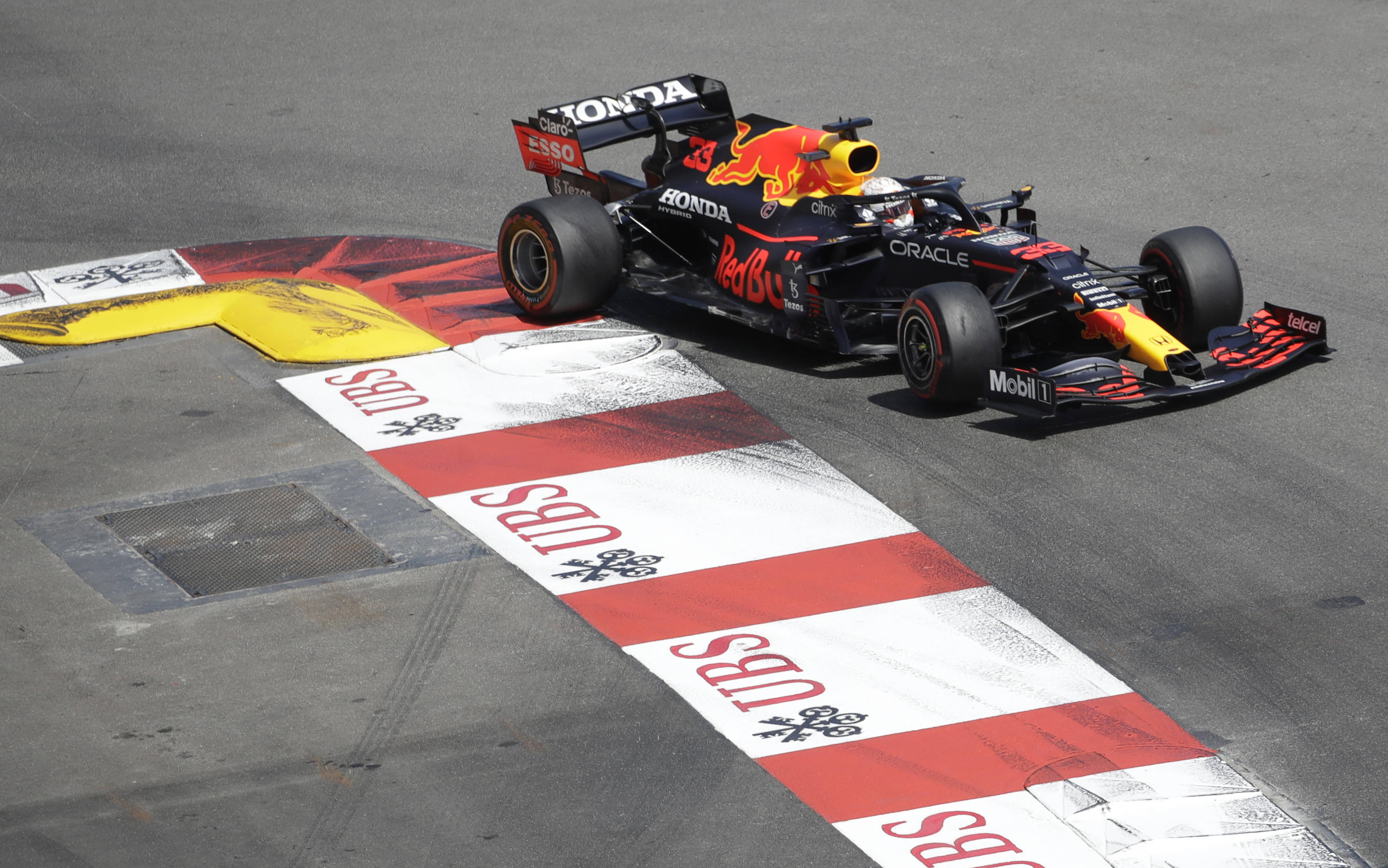 红牛车队碾压迈凯伦,塞恩斯刷新纪录 红牛车队碾压迈凯伦,塞恩斯刷新纪录