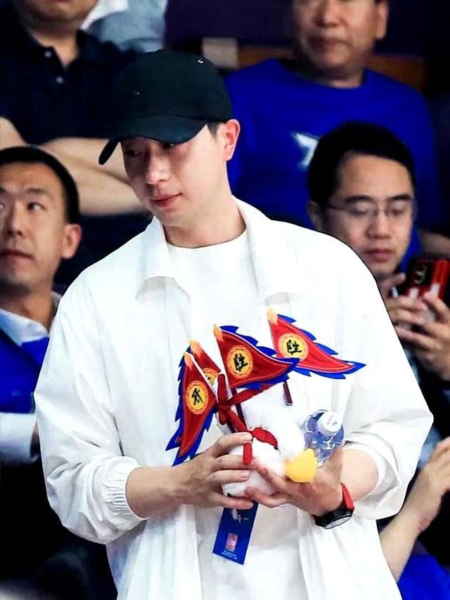 包含奥地利队轻取中国队，马龙惊艳四座的词条