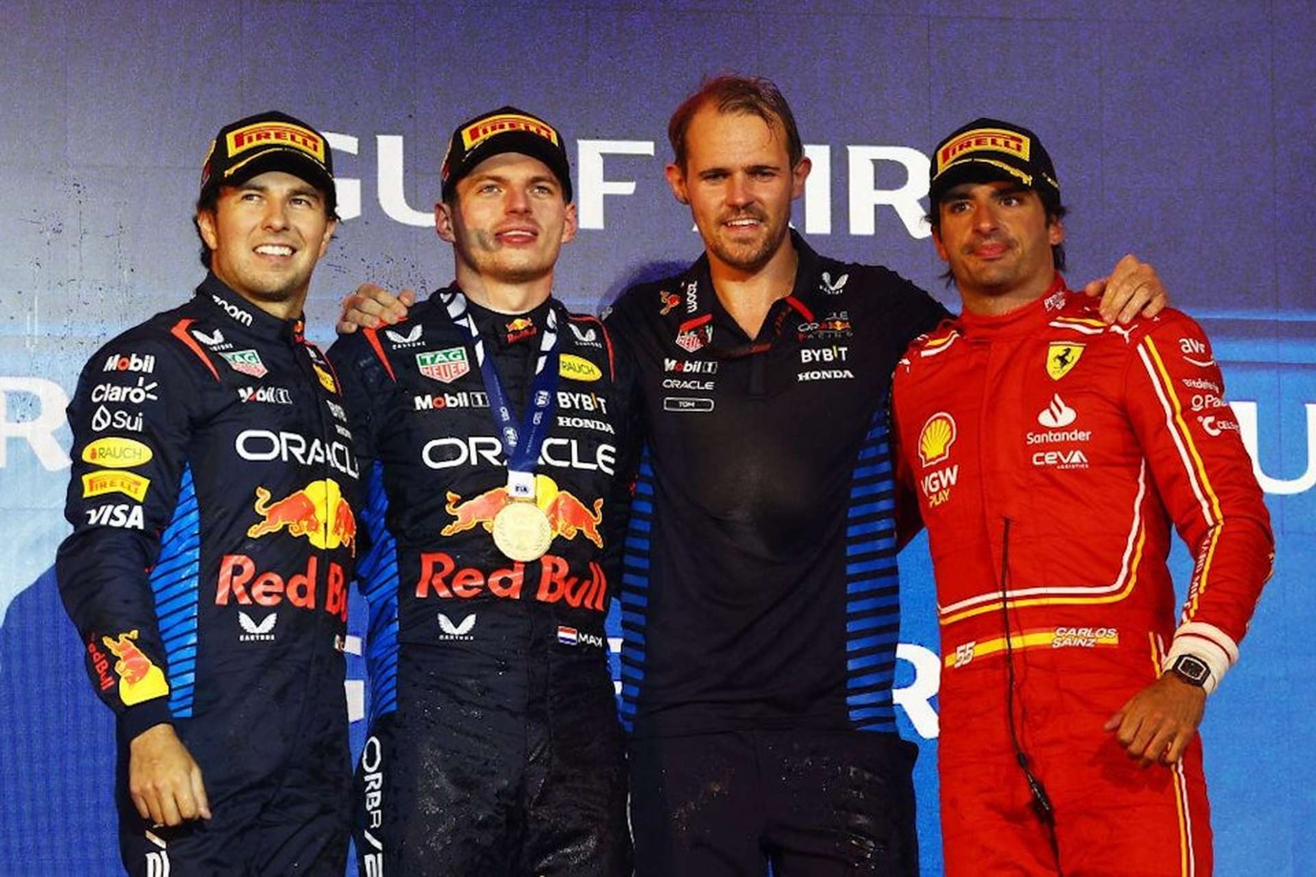 包含红牛车队完胜威廉姆斯，阿隆索统治全场的词条