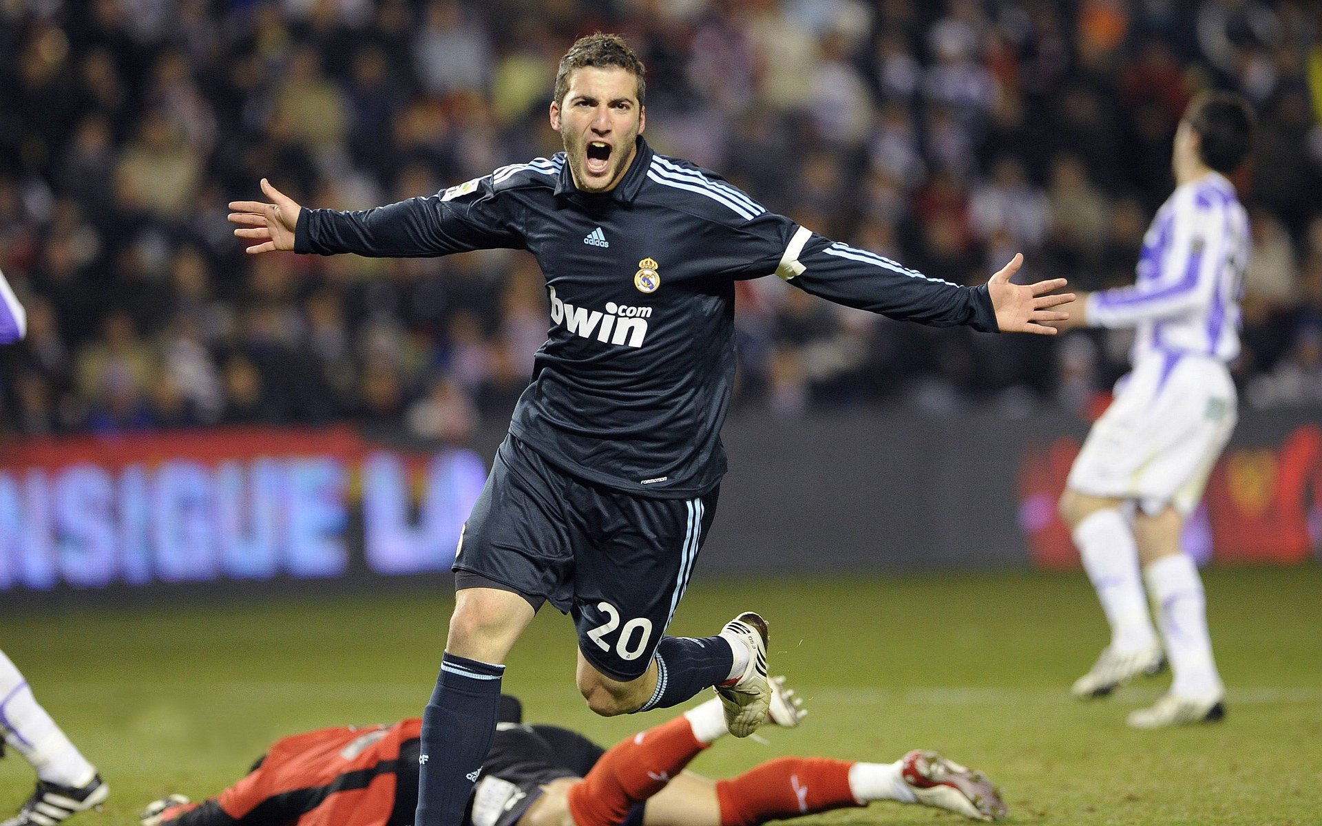 年度焦点之战之夜，萨卡冠军级表现点燃全场